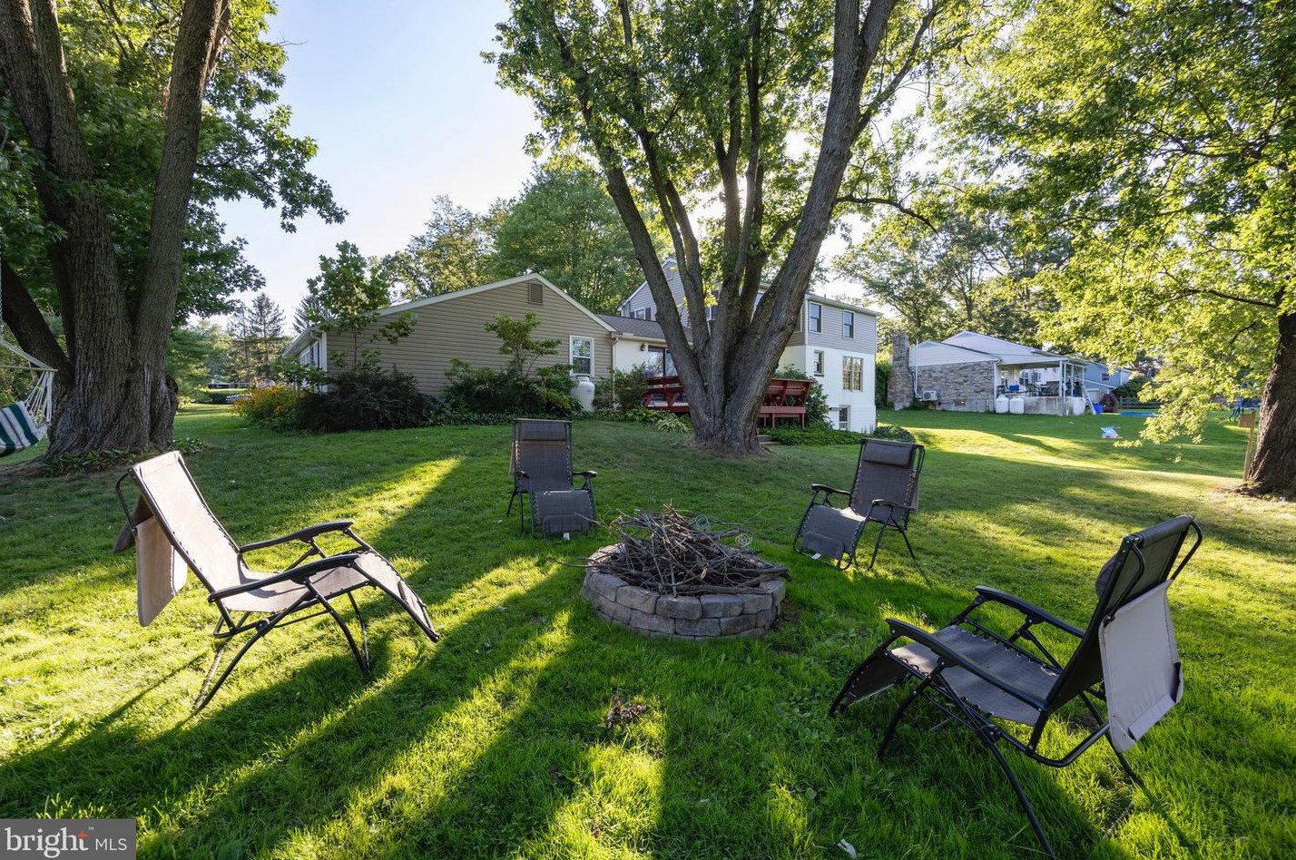 871 Chester Dr, Pottstown PA 19465-7518 exterior