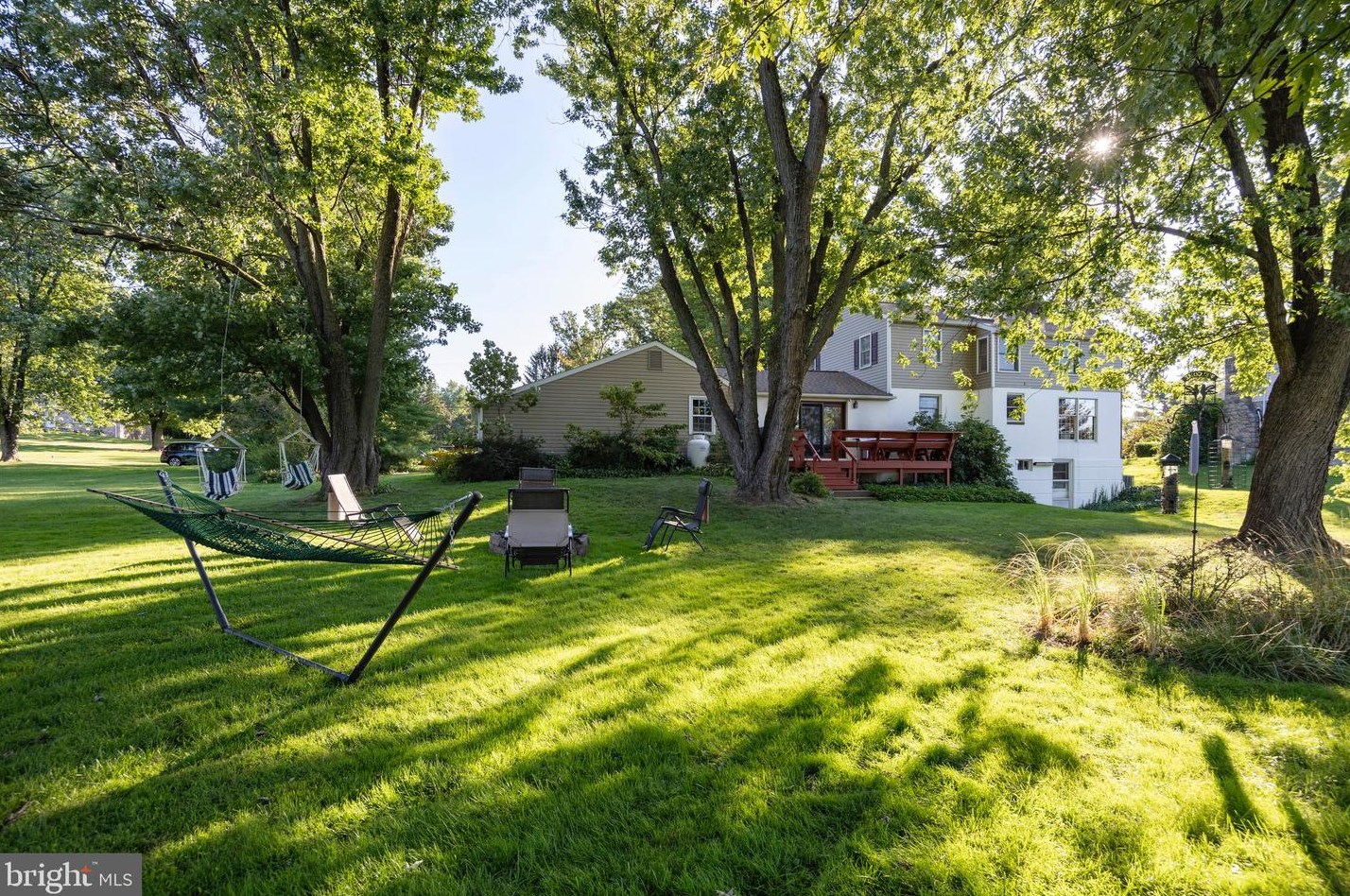 871 Chester Dr, Pottstown PA 19465-7518 exterior