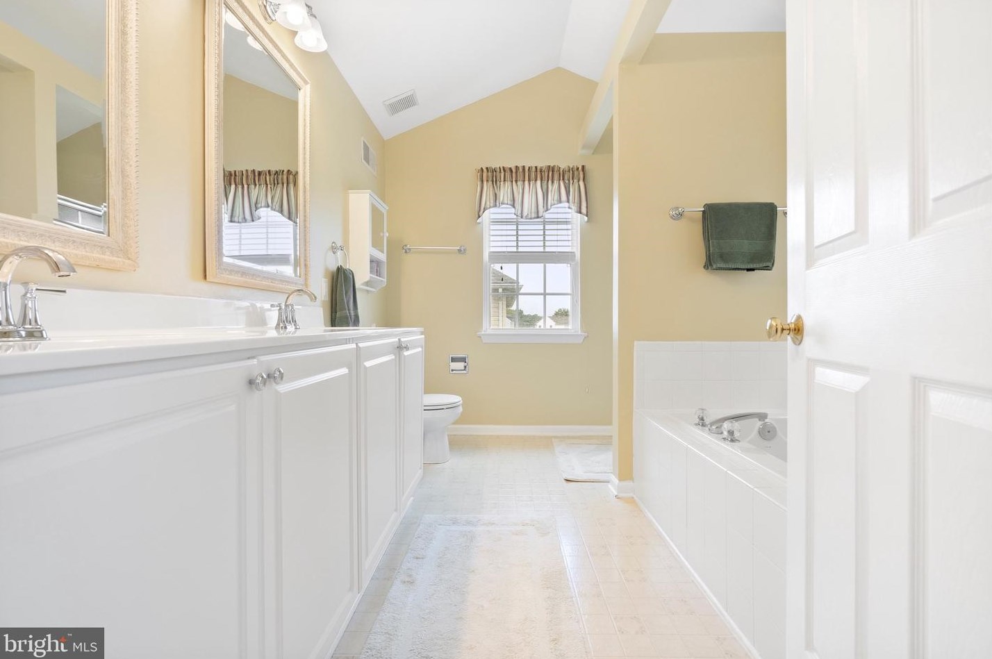 31 Danbury Cir, Coatesville PA  19320-5612 exterior