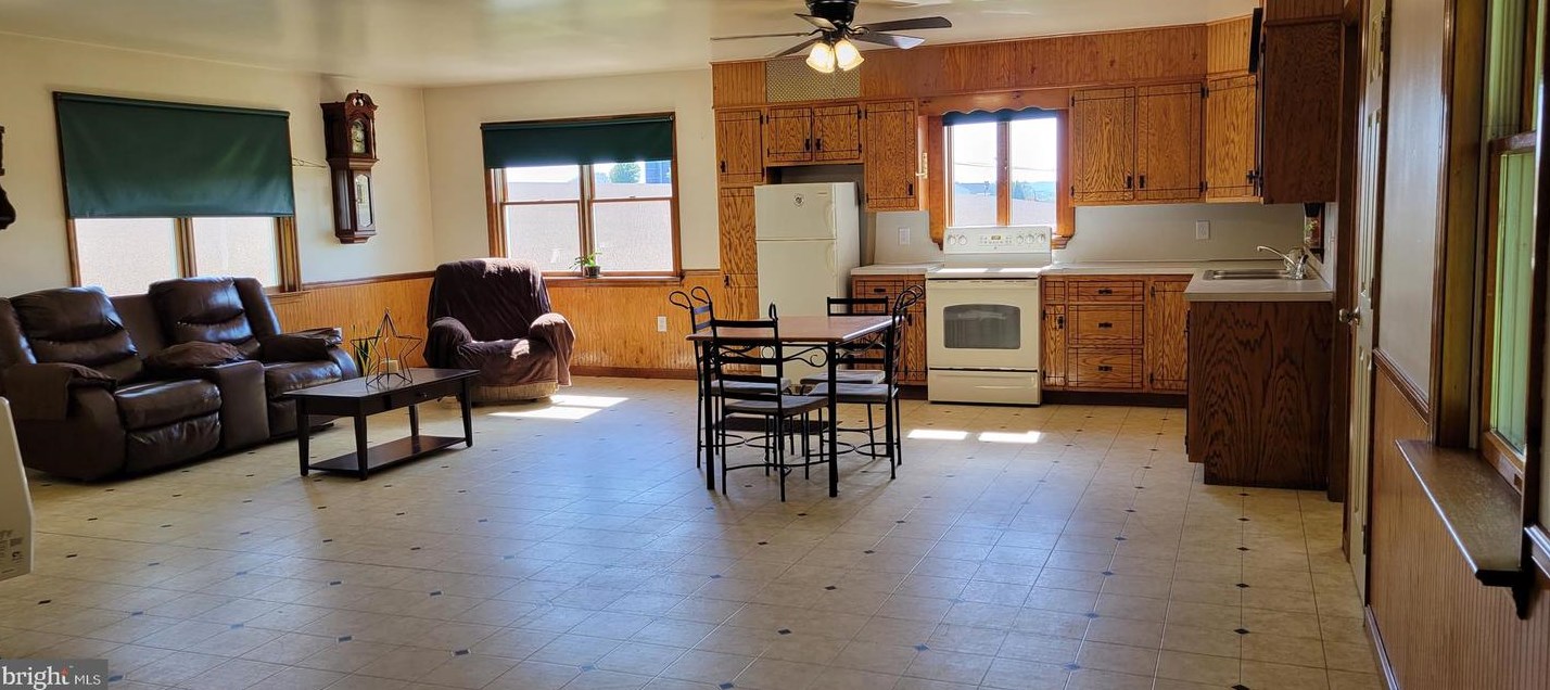 181 White School Rd, Honey Brook PA  19344-9793 exterior