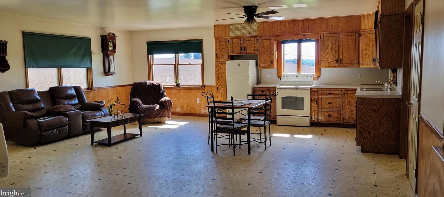 181 White School Rd, Honey Brook PA  19344-9793 exterior