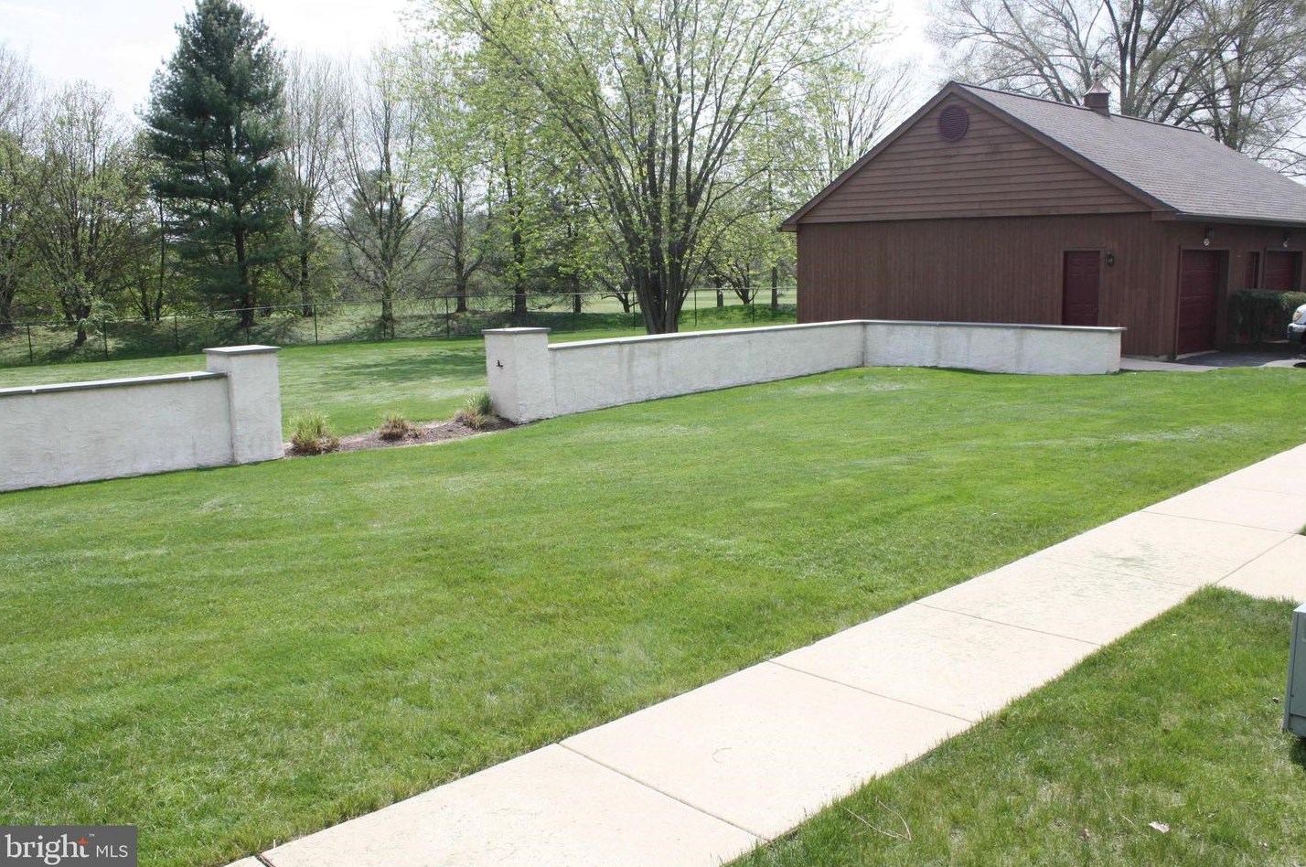 297 Newport Pl, Exton PA  19341-2074 exterior