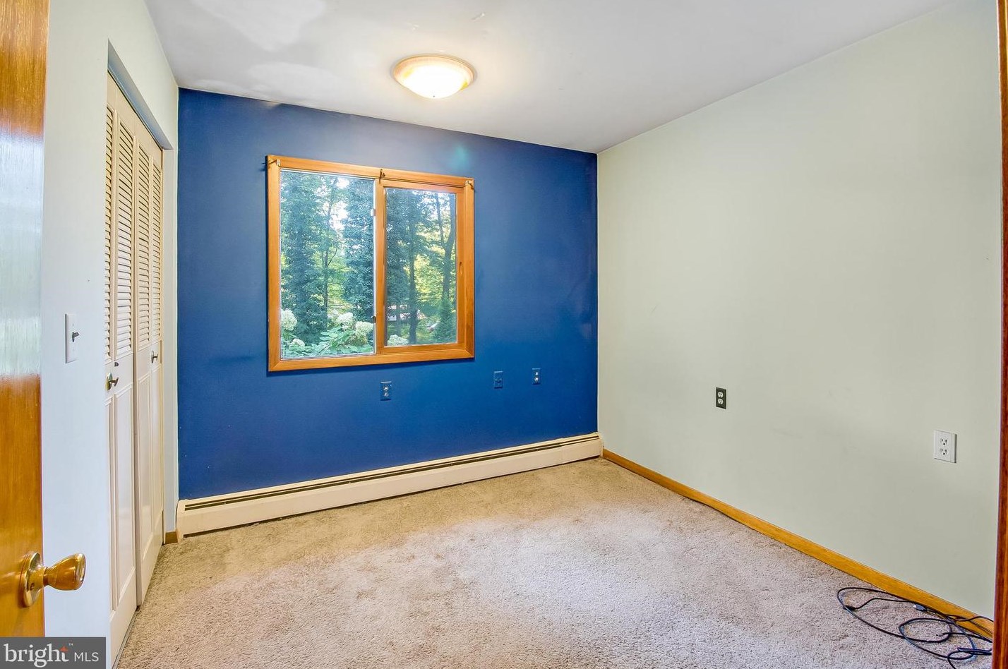 219 Elk Creek Rd, Oxford PA 19363-4221 exterior