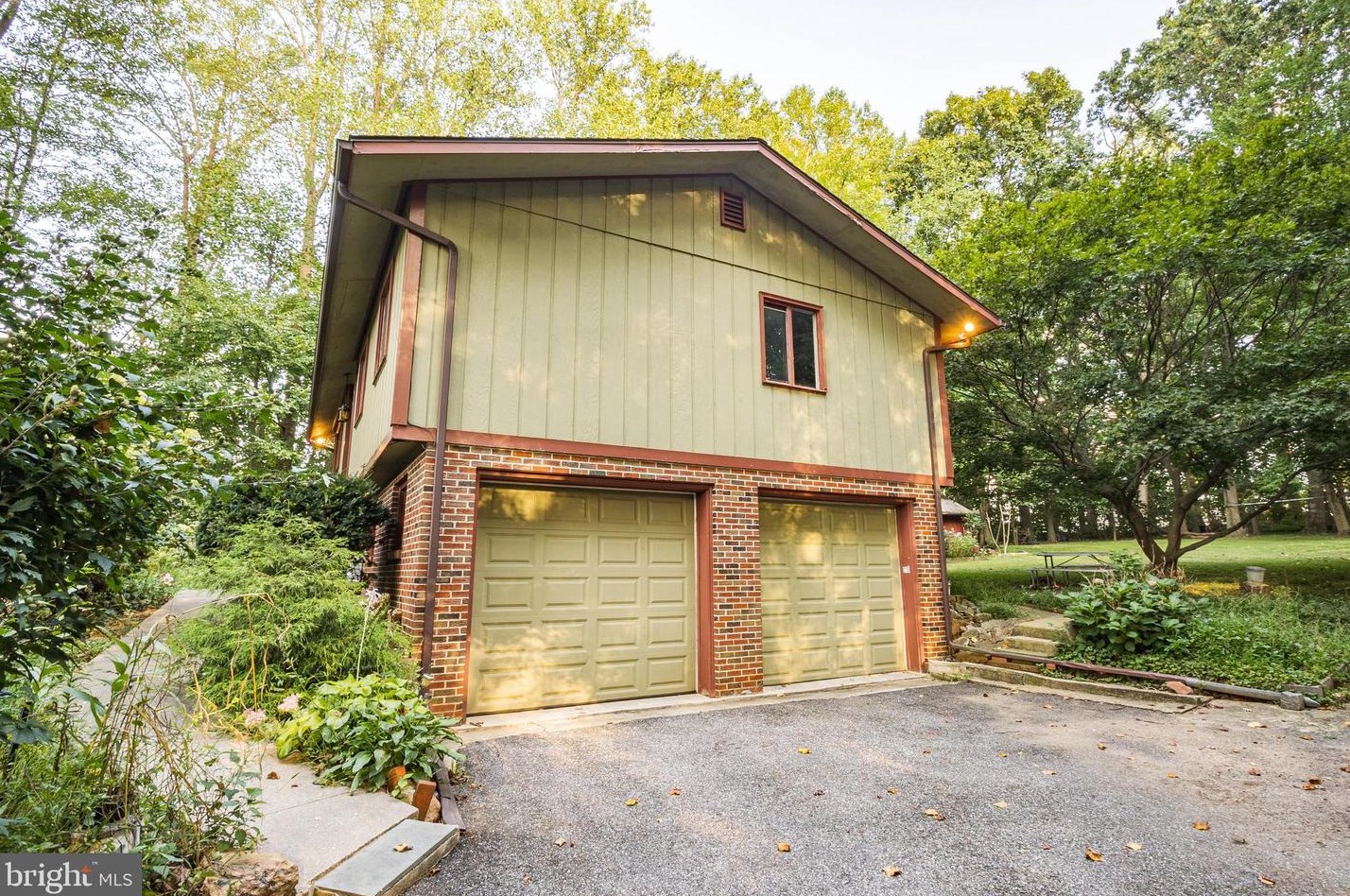 219 Elk Creek Rd, Oxford PA 19363-4221 exterior