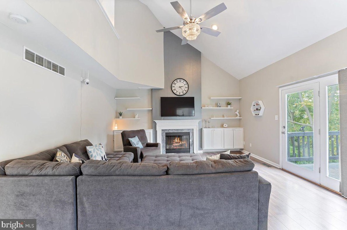 209 Pine Valley Dr, Coatesville PA  19320-1967 exterior