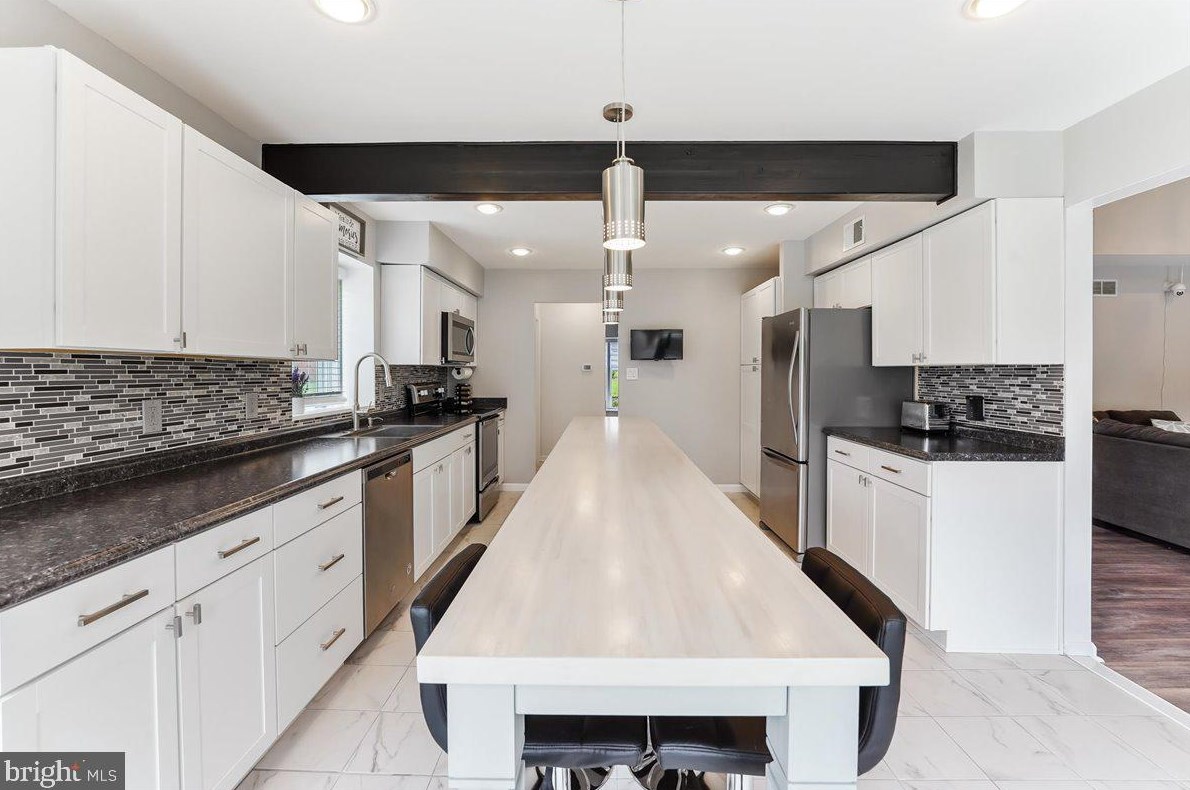 209 Pine Valley Dr, Coatesville PA  19320-1967 exterior