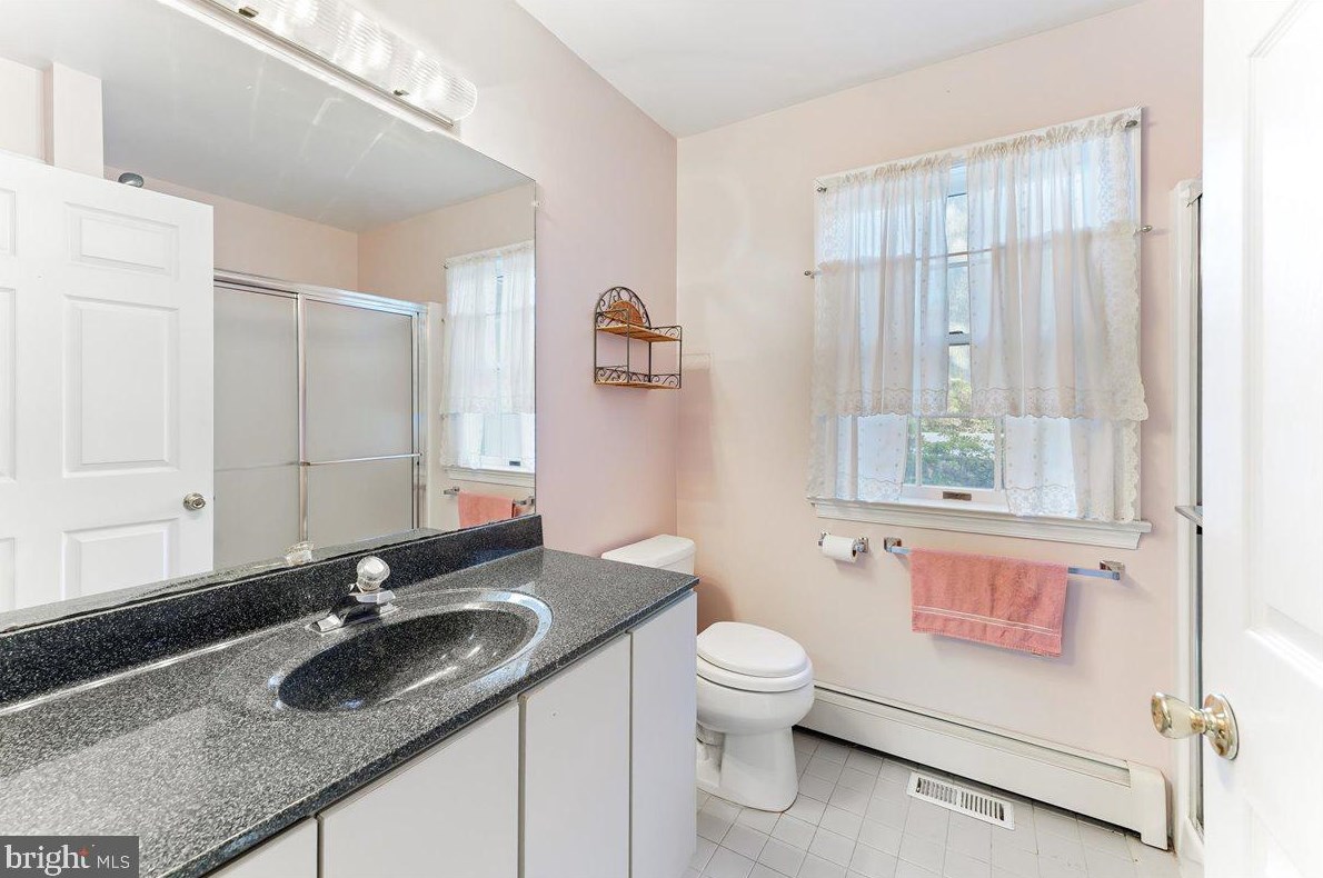 331 Caswallen Dr, West Chester PA  19380-4119 exterior