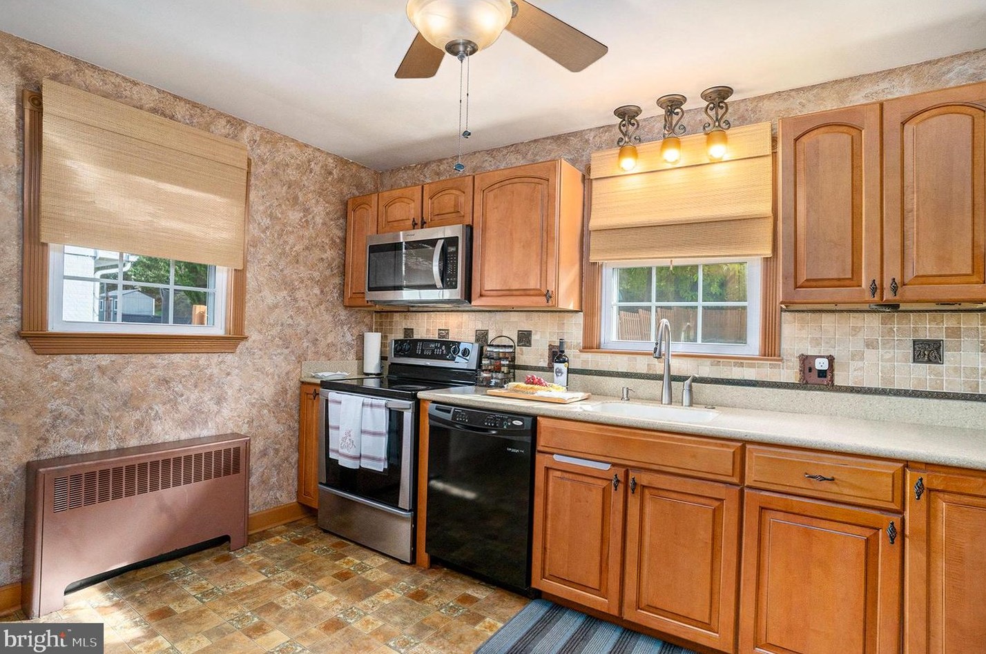 1704 Stirling St, Coatesville PA  19320-2564 exterior