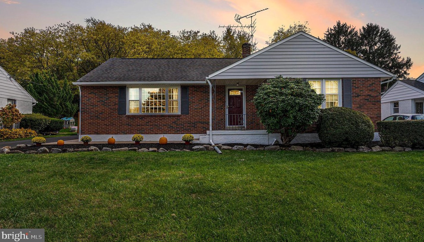 1704 Stirling St, Coatesville PA  19320-2564 exterior
