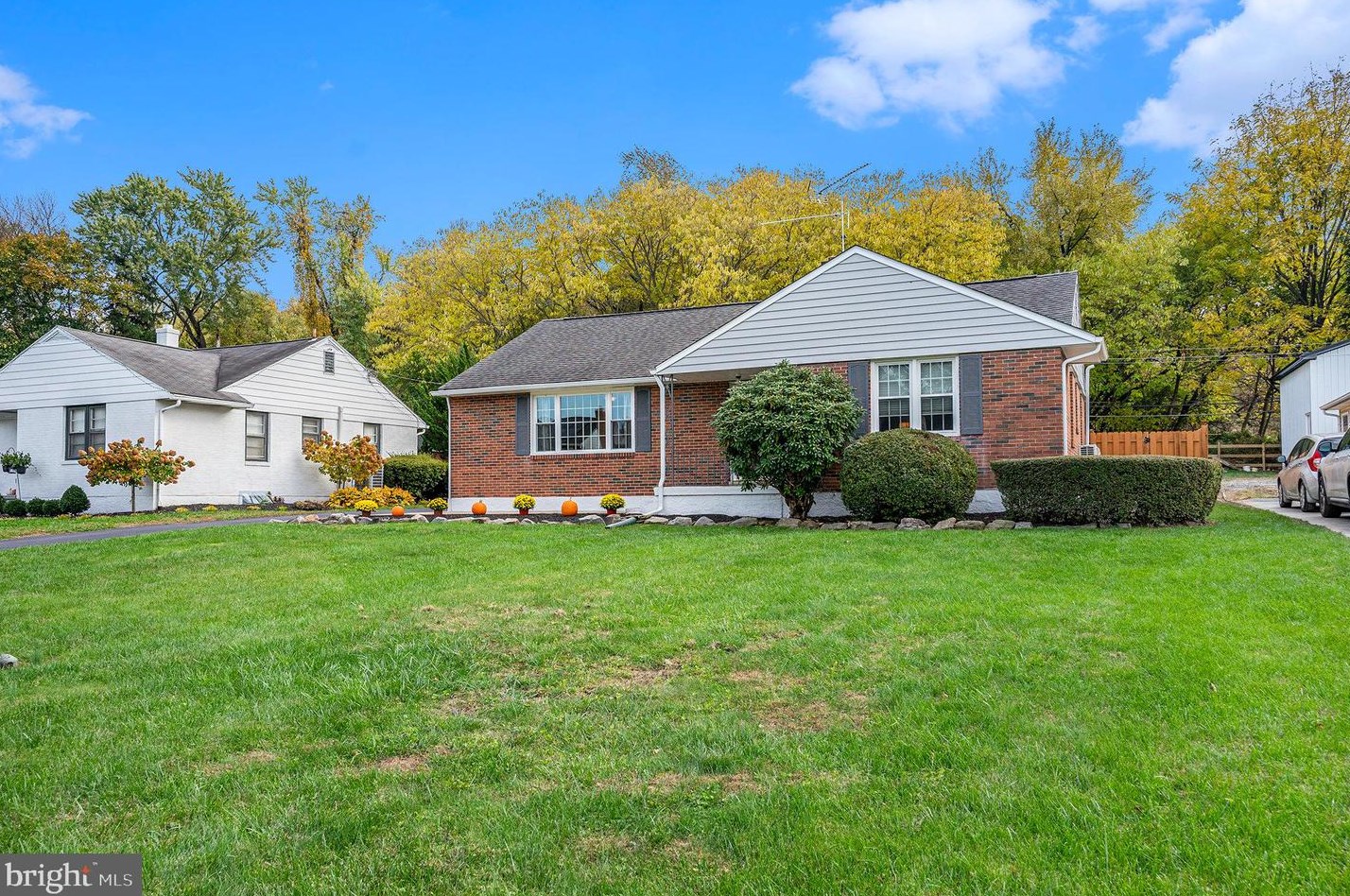 1704 Stirling St, Coatesville PA  19320-2564 exterior