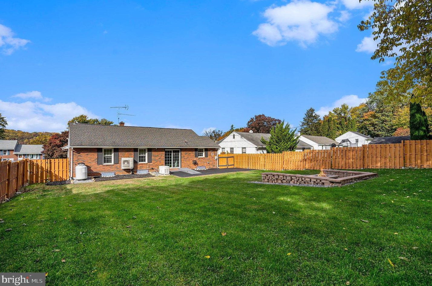 1704 Stirling St, Coatesville PA  19320-2564 exterior