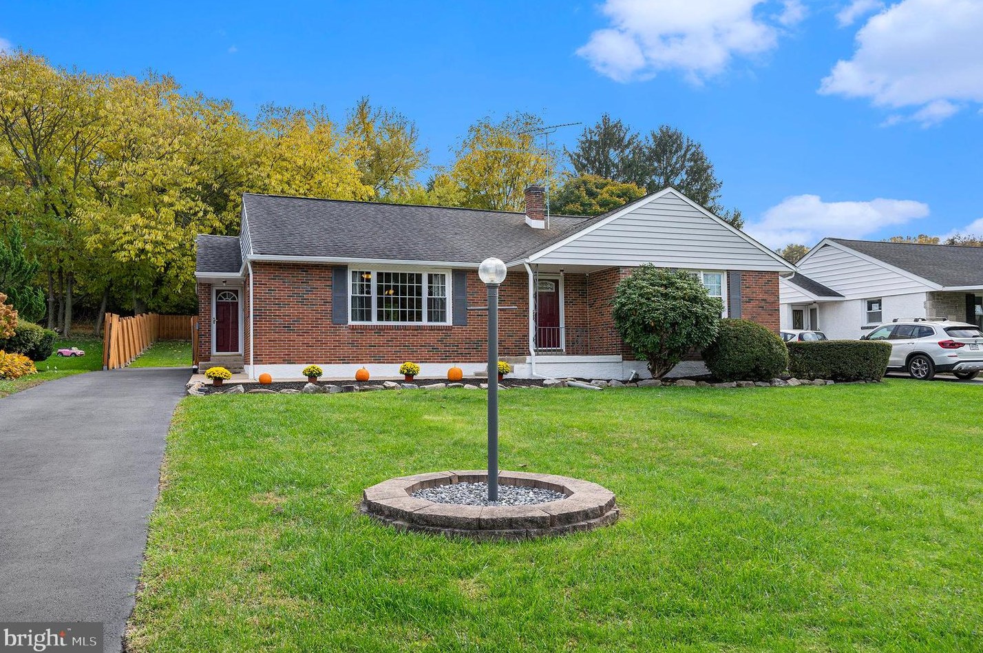 1704 Stirling St, Coatesville PA  19320-2564 exterior