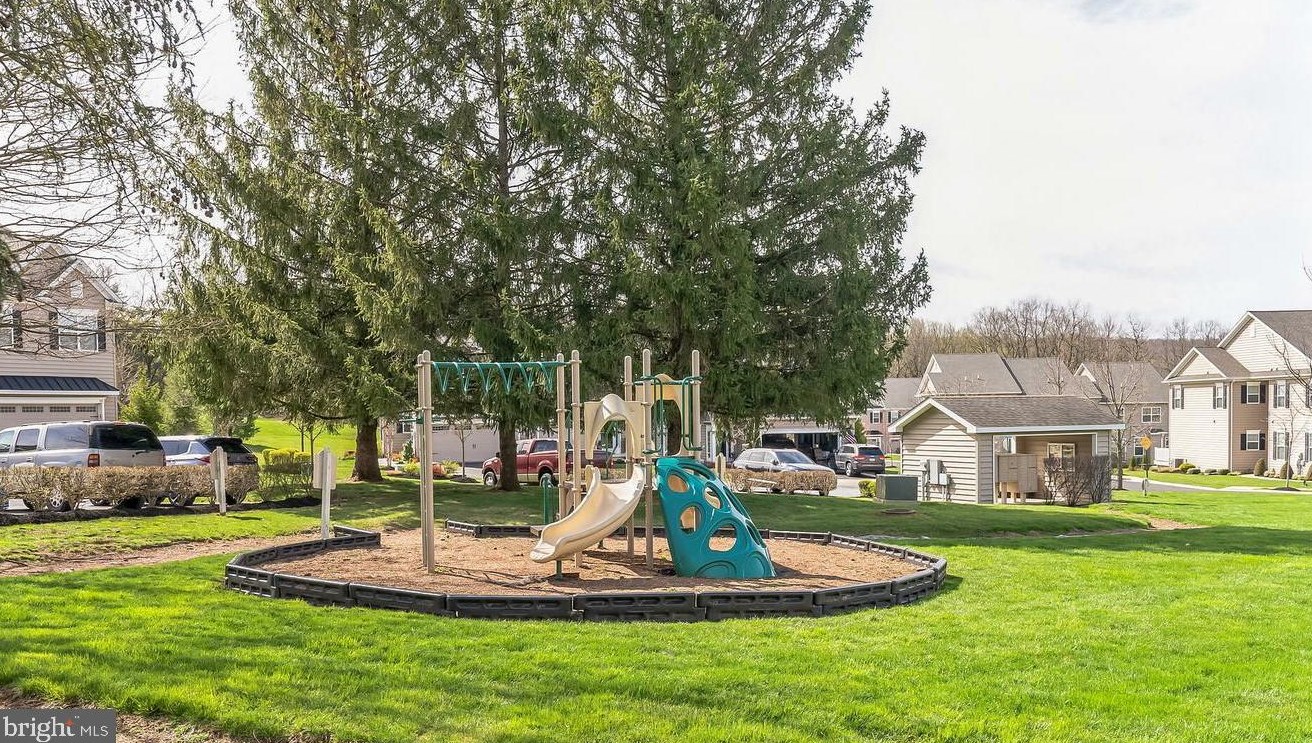 336 Kemper Dr, Honey Brook PA  19344 exterior