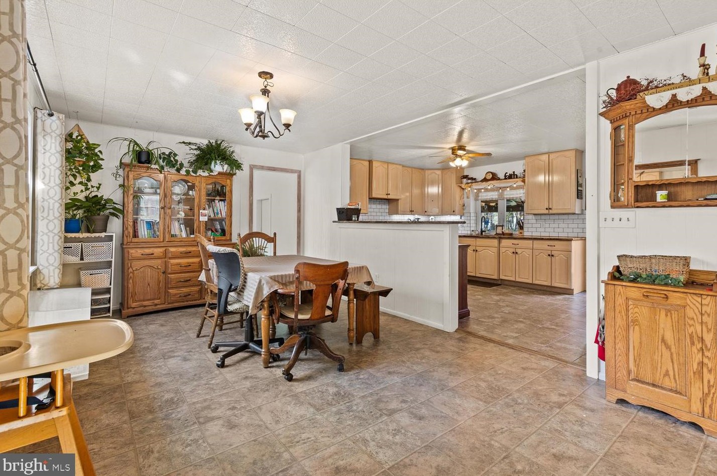 102 Walton Ln, Coatesville PA  19320-1051 exterior