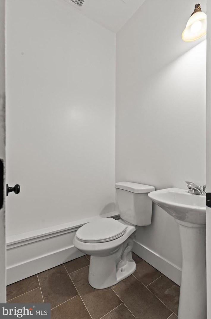 102 Walton Ln, Coatesville PA  19320-1051 exterior