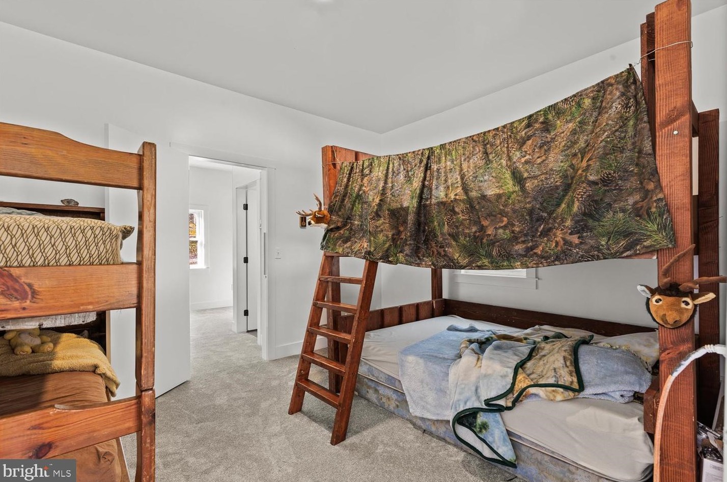 102 Walton Ln, Coatesville PA  19320-1051 exterior