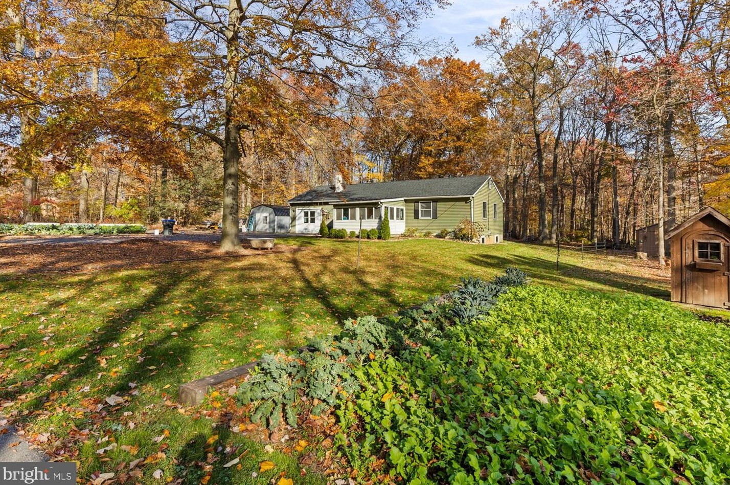 102 Walton Ln, Coatesville PA  19320-1051 exterior