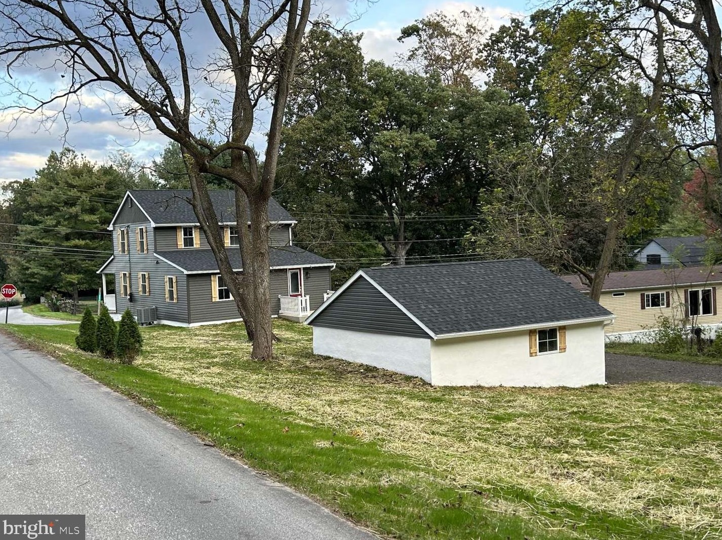 401 Ash Rd, Coatesville PA  19320-1137 exterior