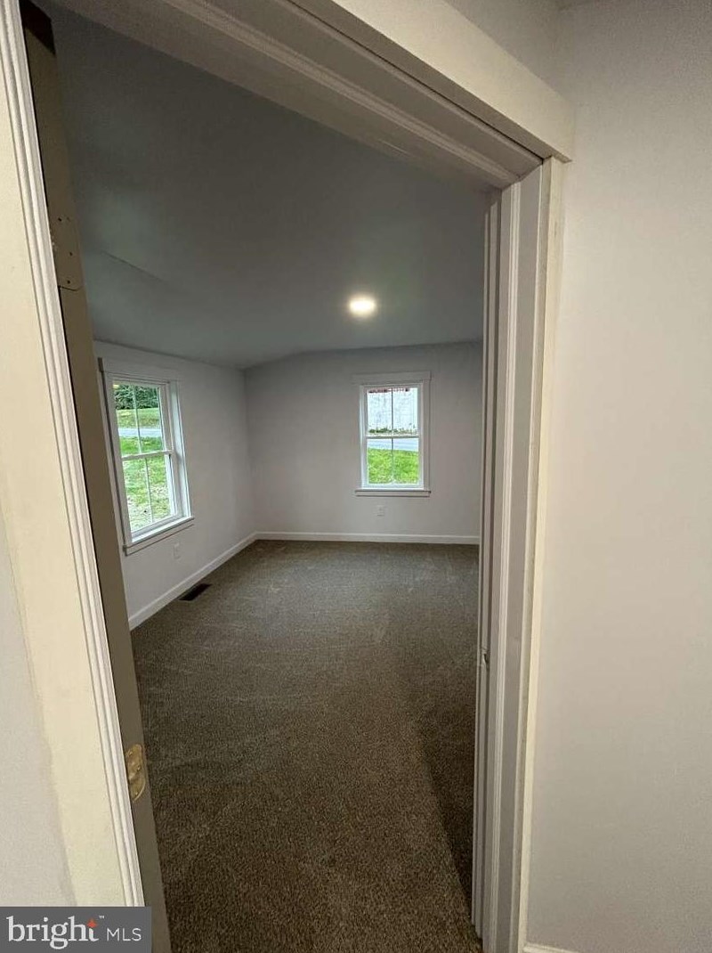 401 Ash Rd, Coatesville PA  19320-1137 exterior