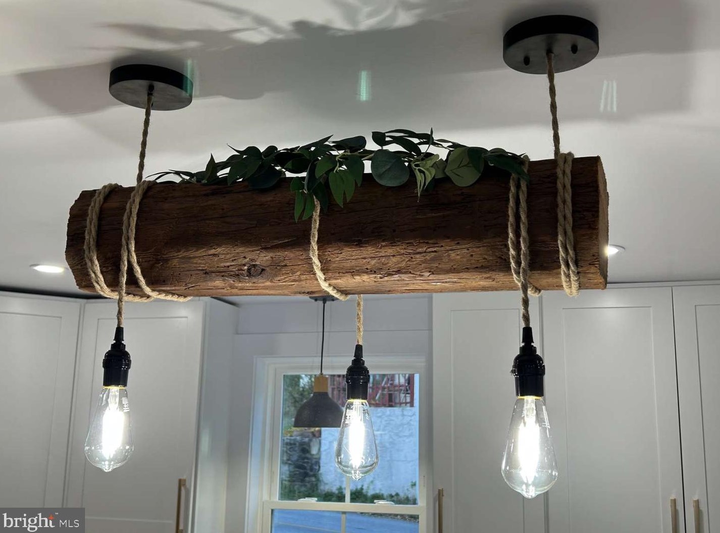 401 Ash Rd, Coatesville PA  19320-1137 exterior