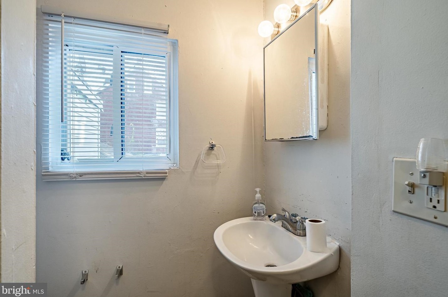 434 Maple Ave, Coatesville PA  19320-3602 exterior