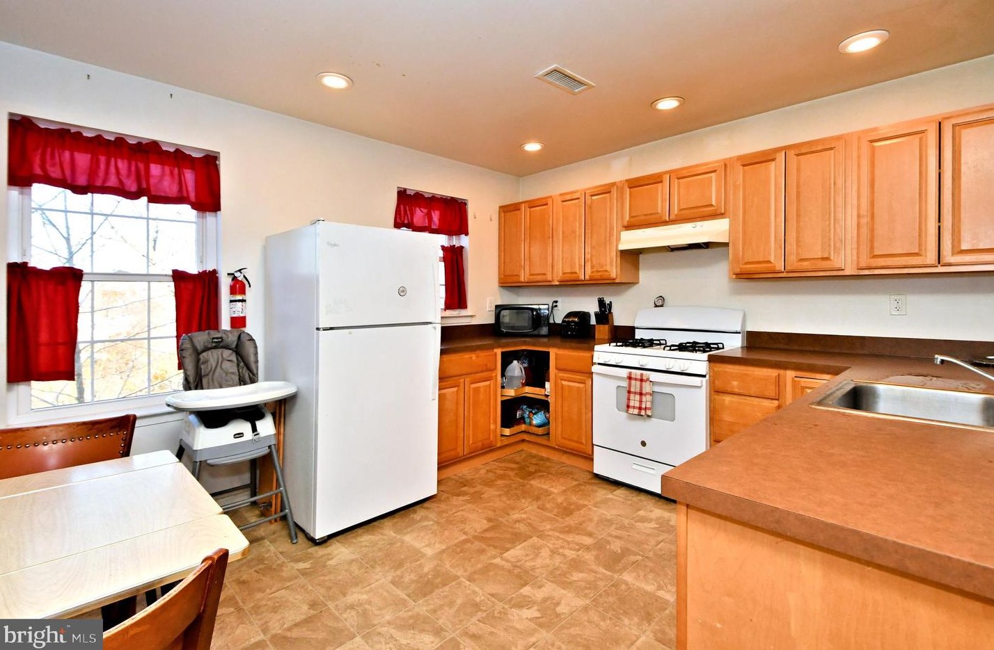 315 Community Ln, Coatesville PA  19320-3733 exterior