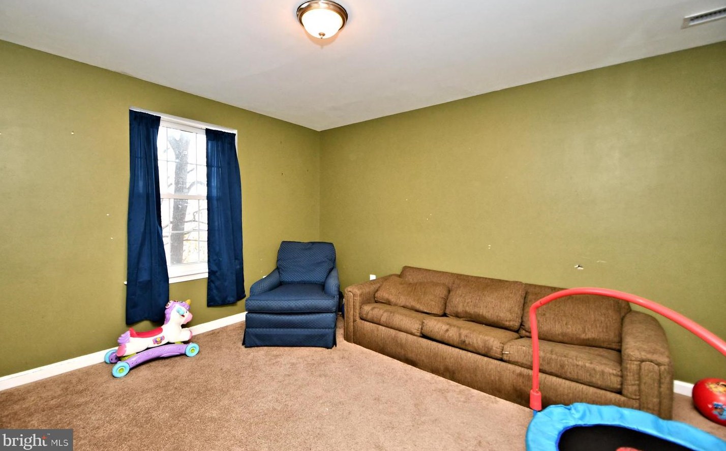 315 Community Ln, Coatesville PA  19320-3733 exterior