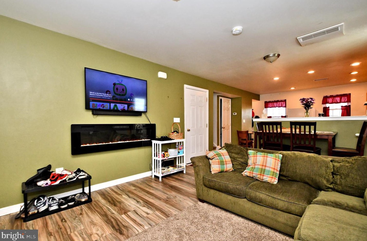 315 Community Ln, Coatesville PA  19320-3733 exterior