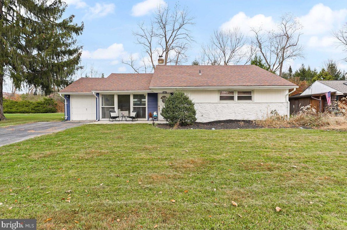 207 Locust Ln, Exton PA  19341-2402 exterior