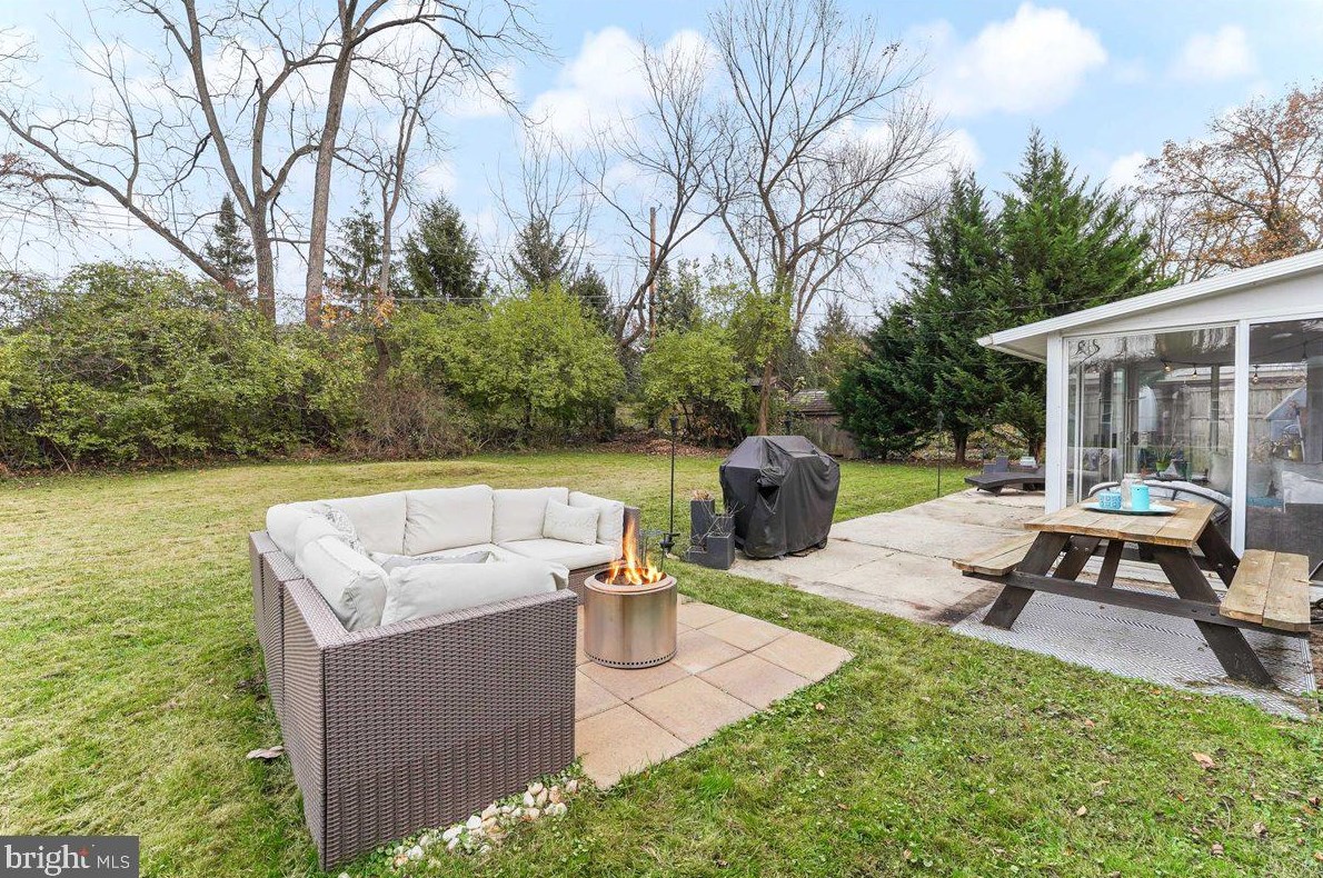 207 Locust Ln, Exton PA  19341-2402 exterior