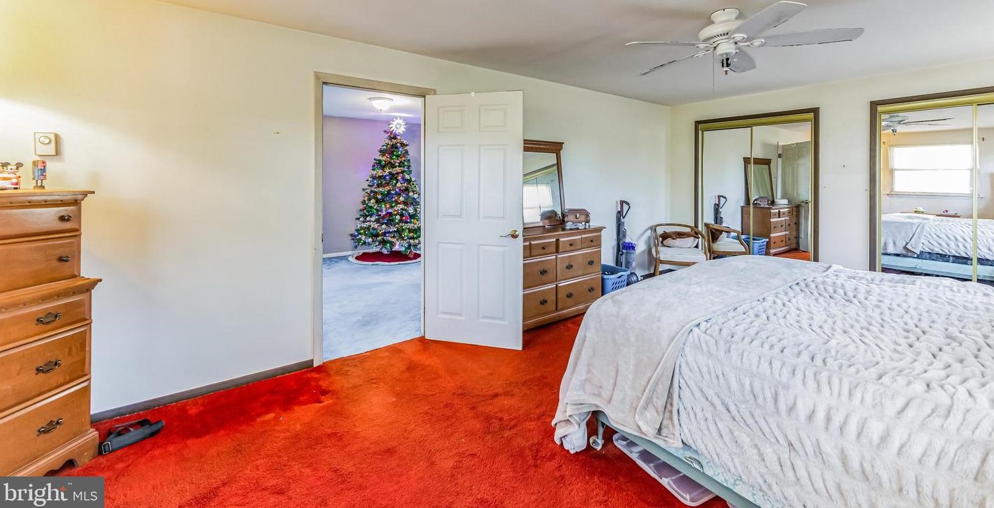 949 Queen Dr, West Chester PA  19380-1443 exterior