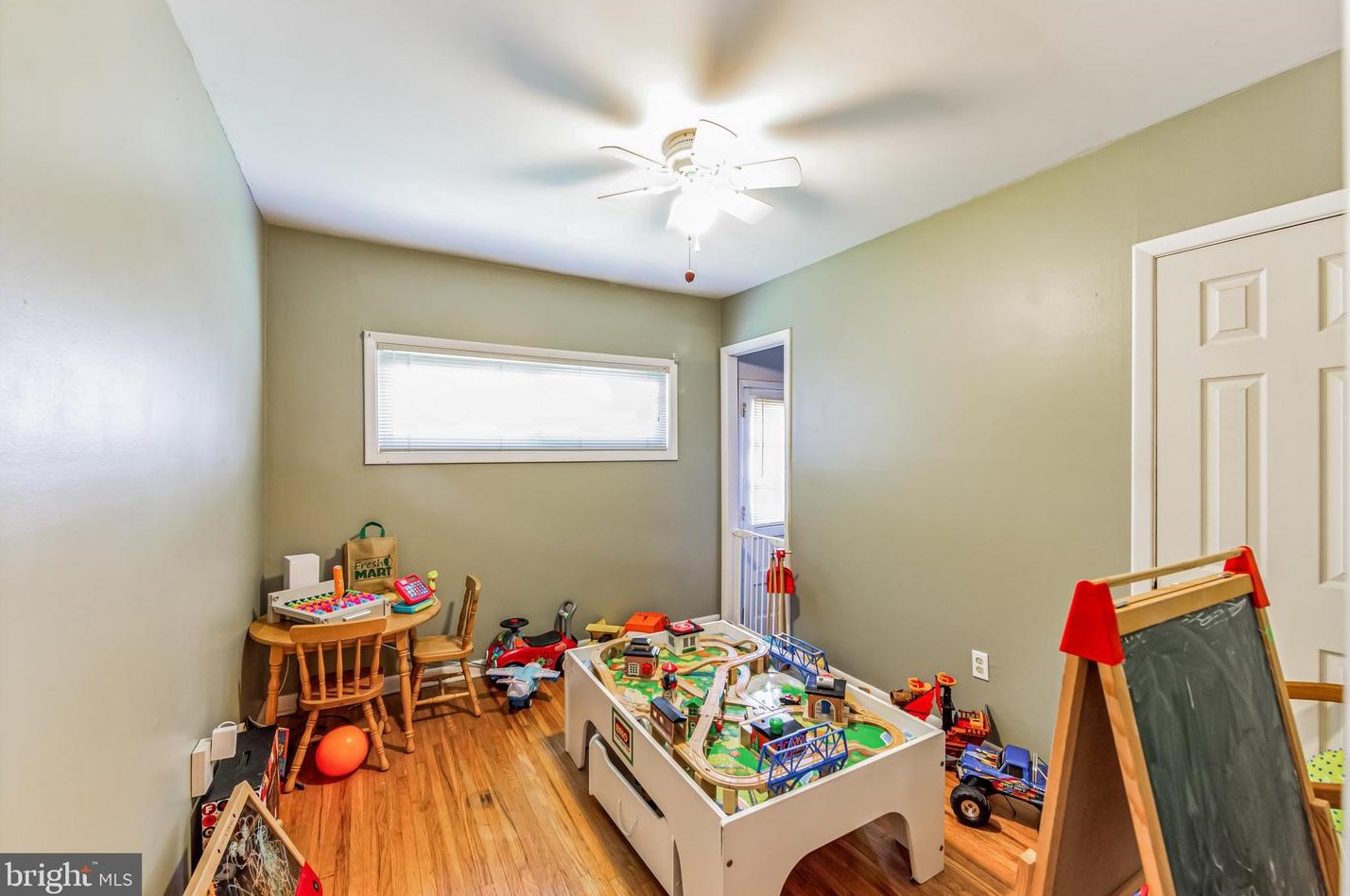 949 Queen Dr, West Chester PA  19380-1443 exterior