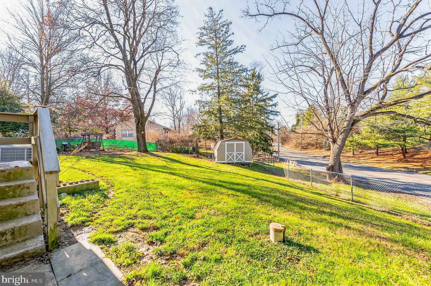 949 Queen Dr, West Chester PA  19380-1443 exterior