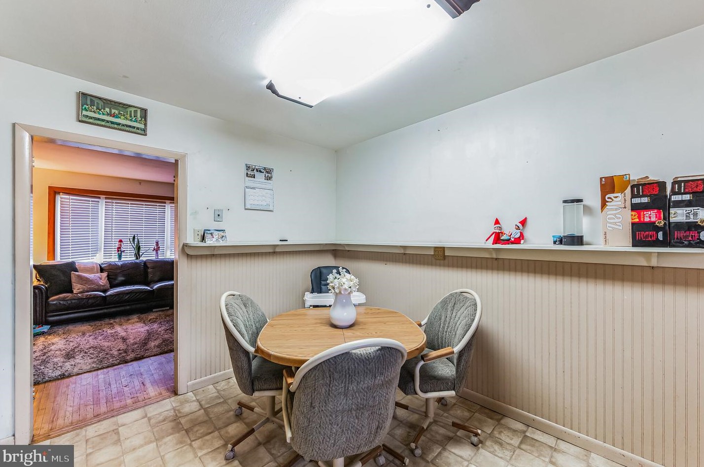 949 Queen Dr, West Chester PA  19380-1443 exterior