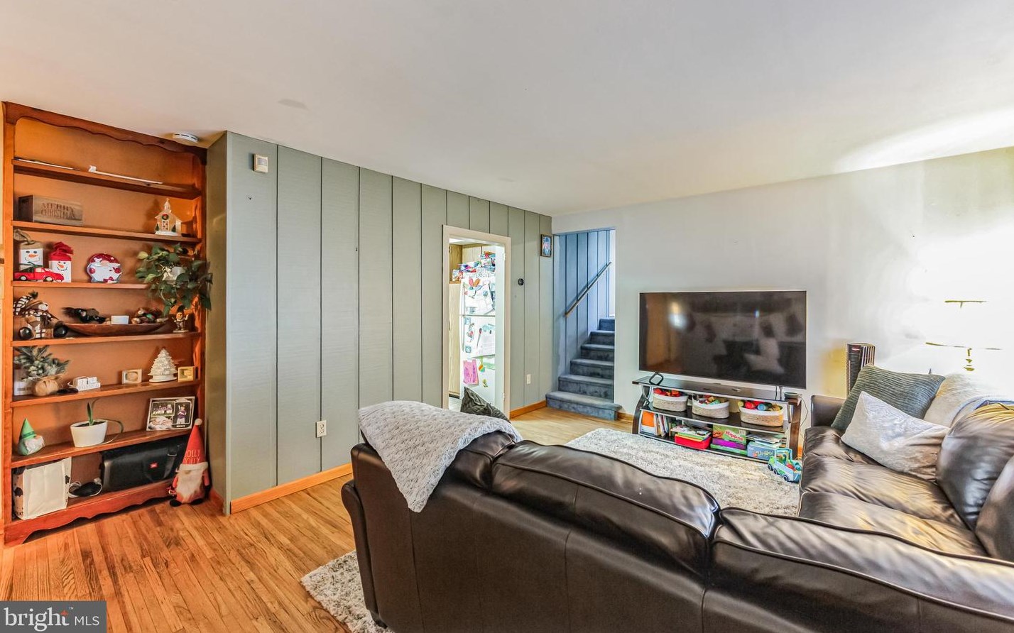 949 Queen Dr, West Chester PA  19380-1443 exterior