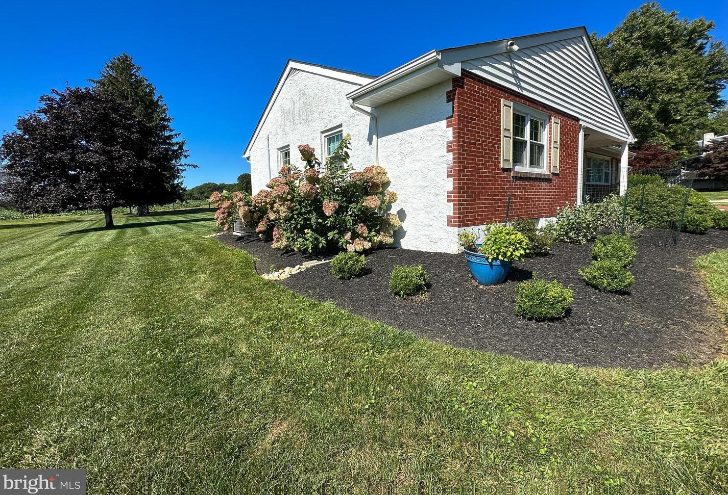 1580 Broadrun Rd, Downingtown PA  19335-3585 exterior