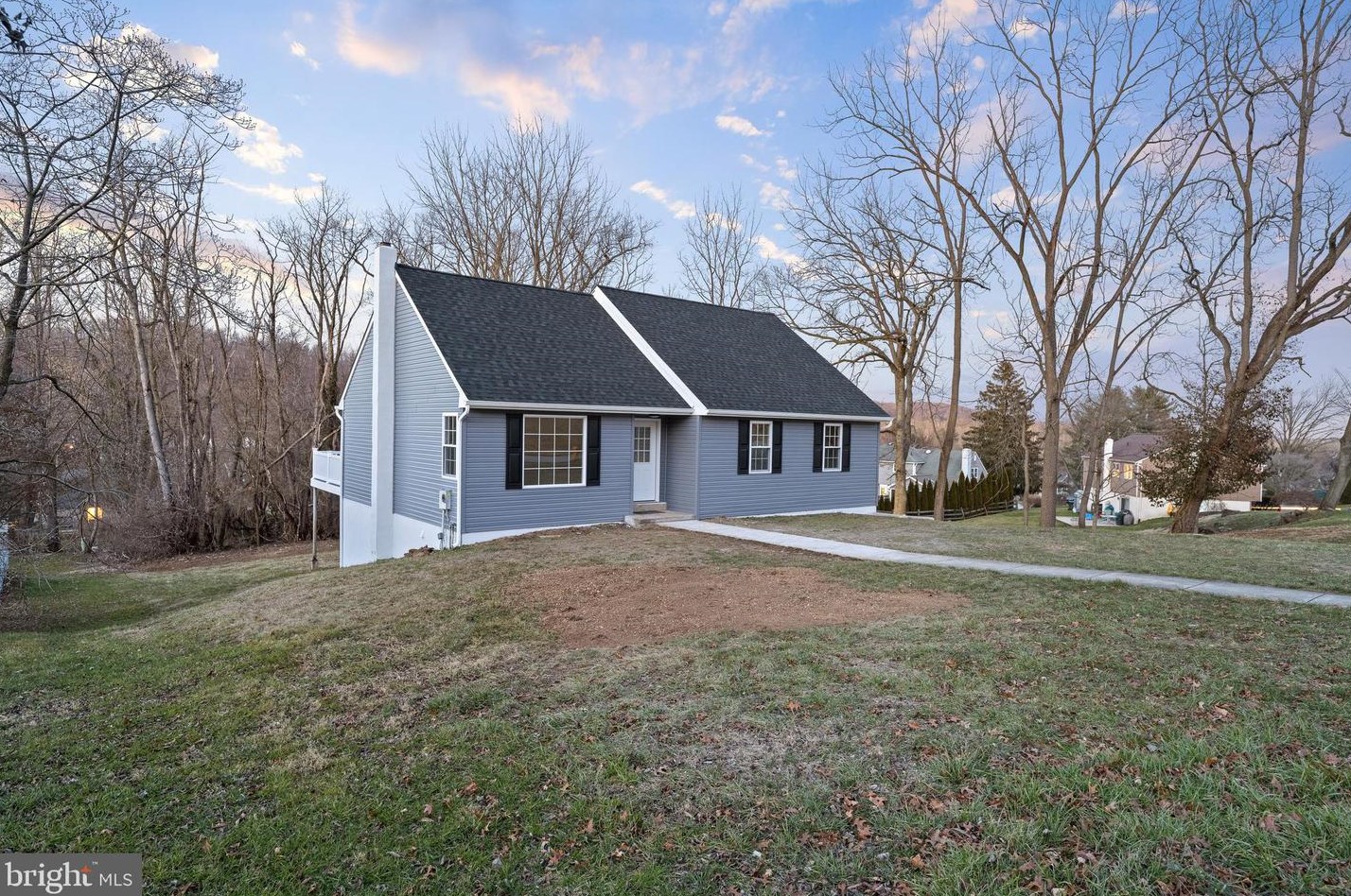 5 Marshall Cir, Downingtown PA  19335-2166 exterior