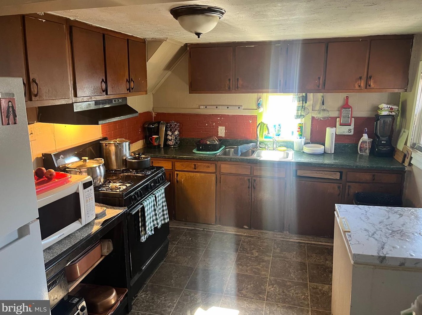 228 Chestnut St, Coatesville PA  19320-3233 exterior