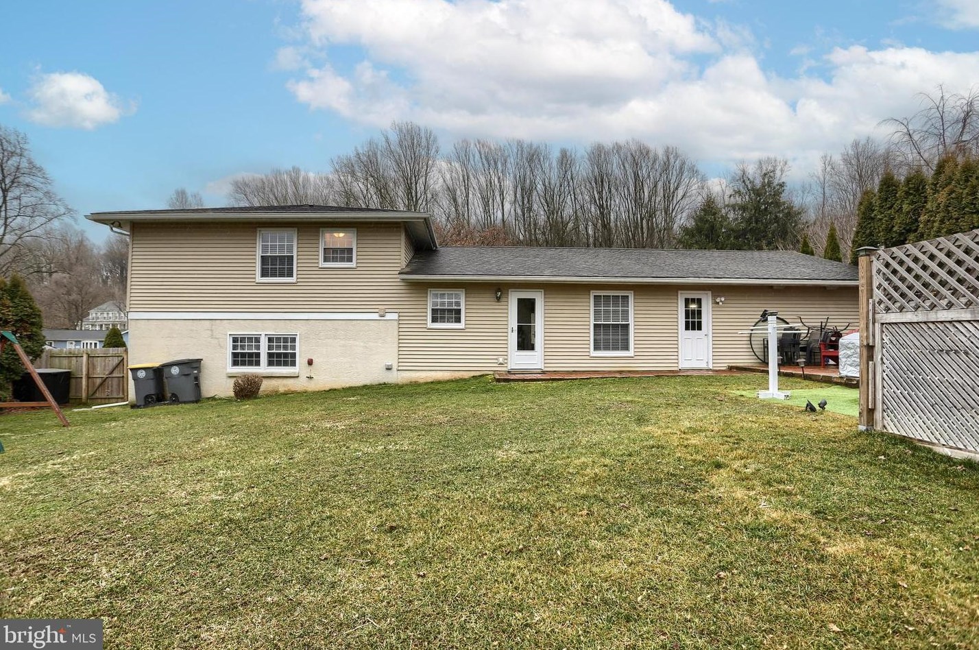 409 Prospect Ave, Downingtown PA  19335-2834 exterior