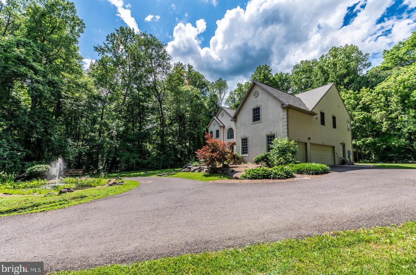 3181 Chestnut Hill Rd, Pottstown PA 19465-8560 exterior