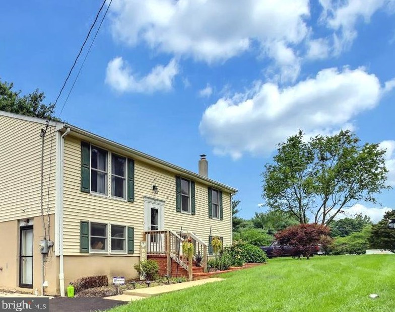 72 Hilltop Rd, Avondale PA  19311-9317 exterior