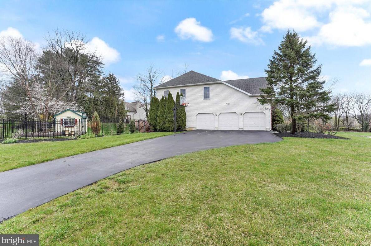 213 Grn Vly Rd, Exton PA 19341-2457 exterior