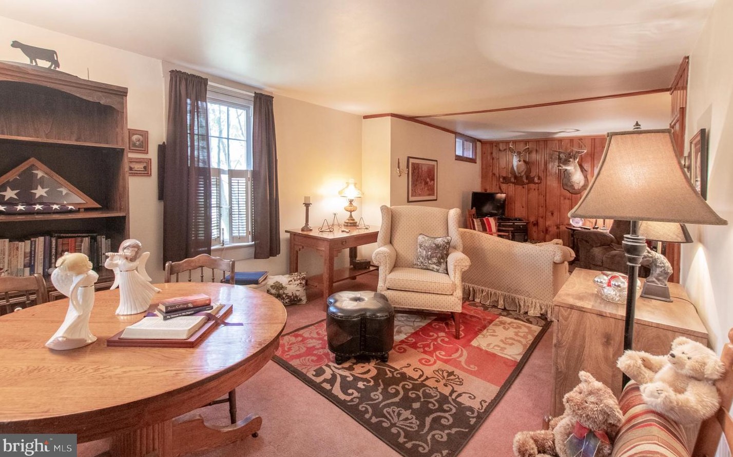 445 Hephzibah Hill Rd, Coatesville PA  19320-4462 exterior
