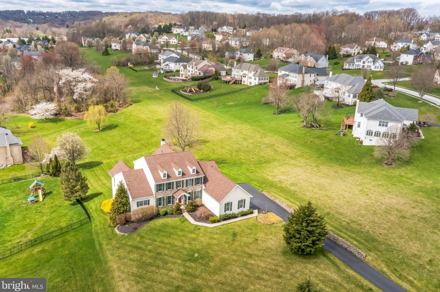 423 Bowen Dr, Exton PA  19341-2366 exterior