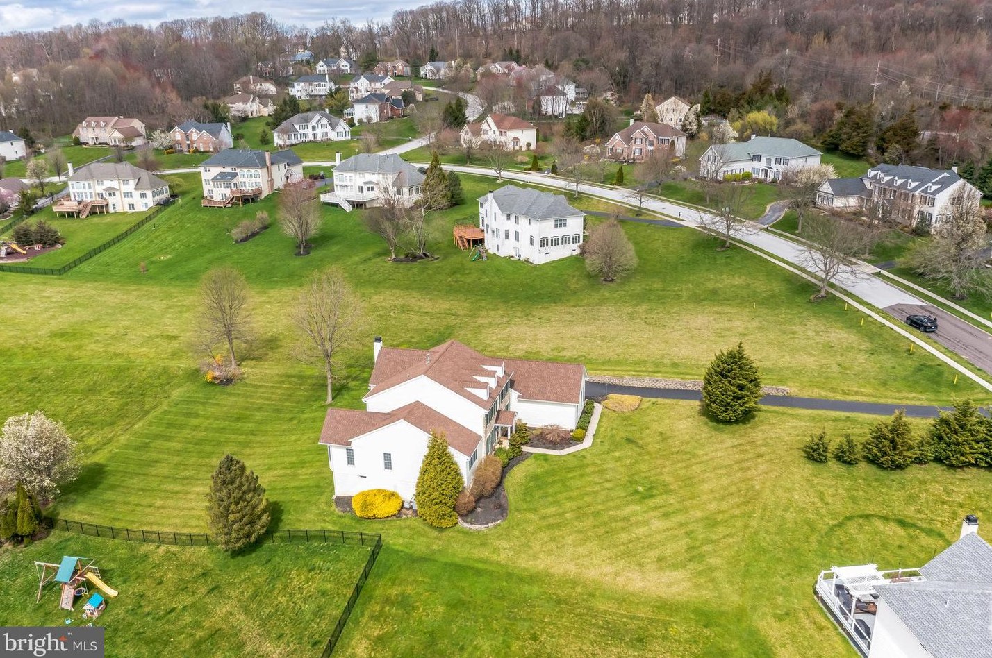 423 Bowen Dr, Exton PA  19341-2366 exterior