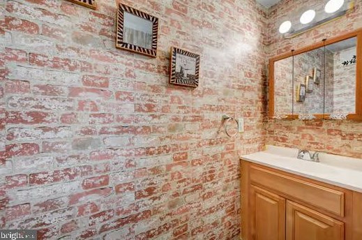 325 Community Ln, Coatesville PA  19320-3746 exterior