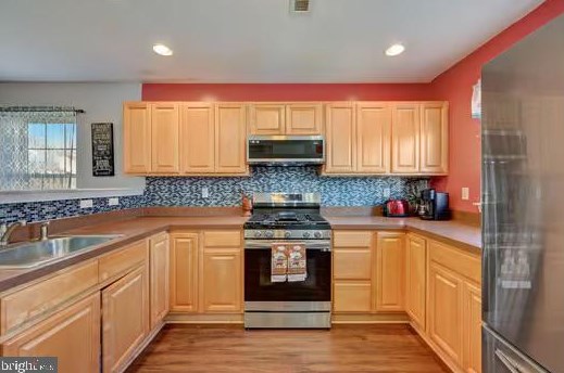 325 Community Ln, Coatesville PA  19320-3746 exterior