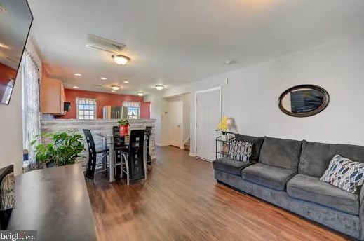 325 Community Ln, Coatesville PA  19320-3746 exterior