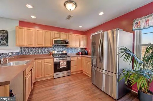 325 Community Ln, Coatesville PA  19320-3746 exterior