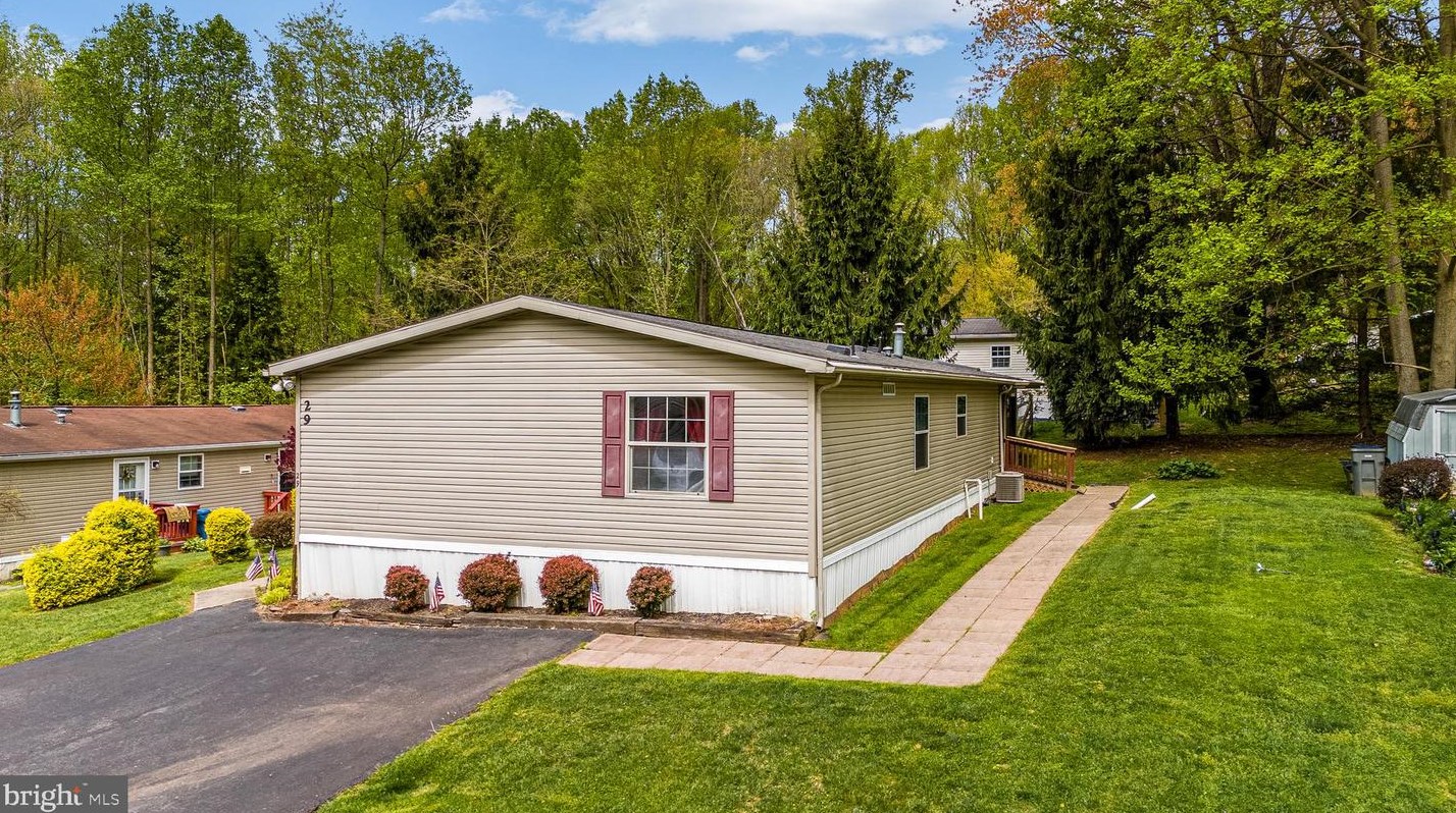 29 Reid Dr, Nottingham PA 19362-9752 exterior